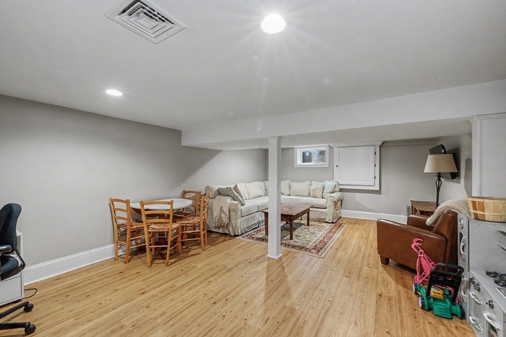 16 Forest Rd