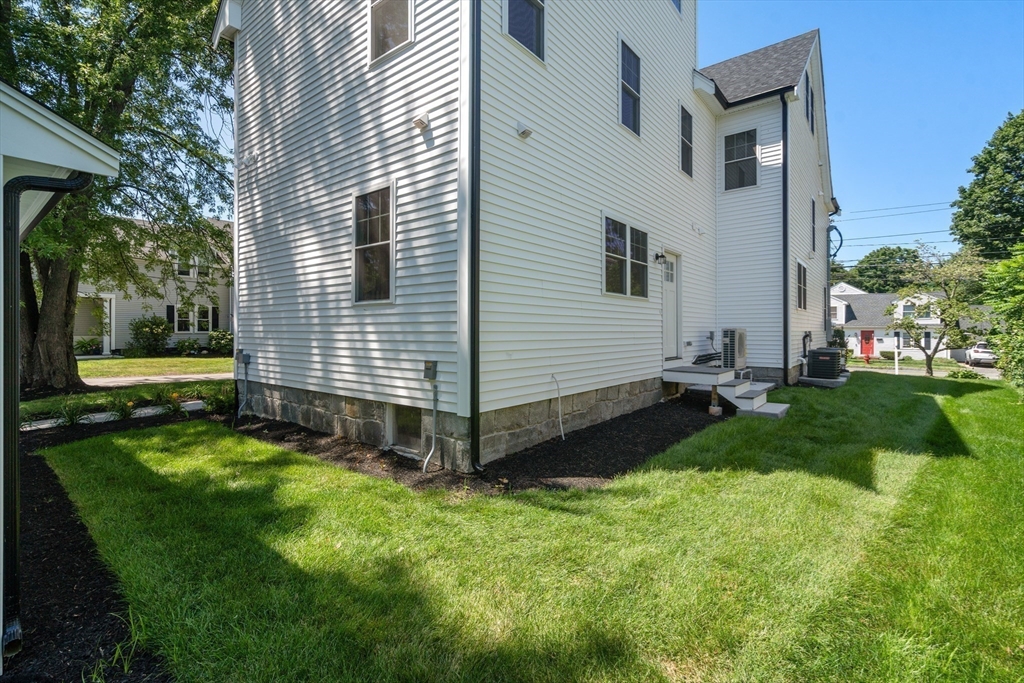 92 Pond Street