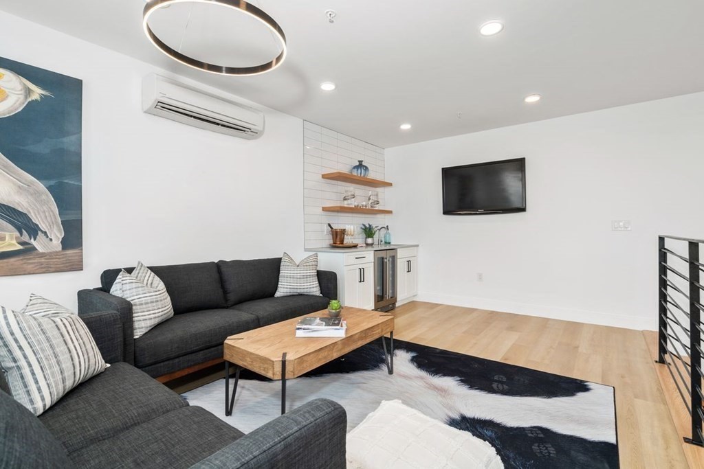 3171 Washington Street Unit: 304