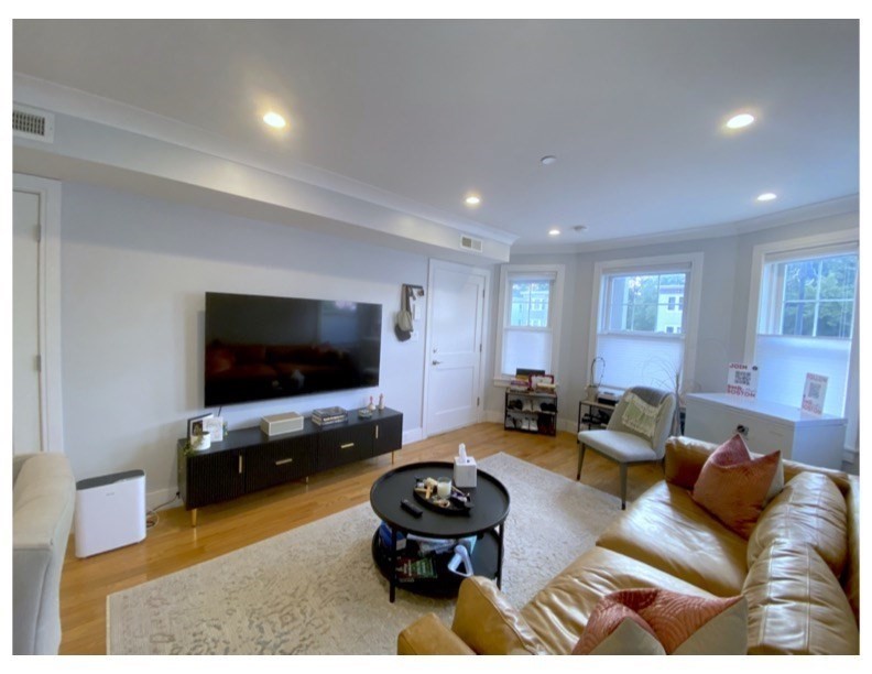 650 Hyde Park Avenue # 2L