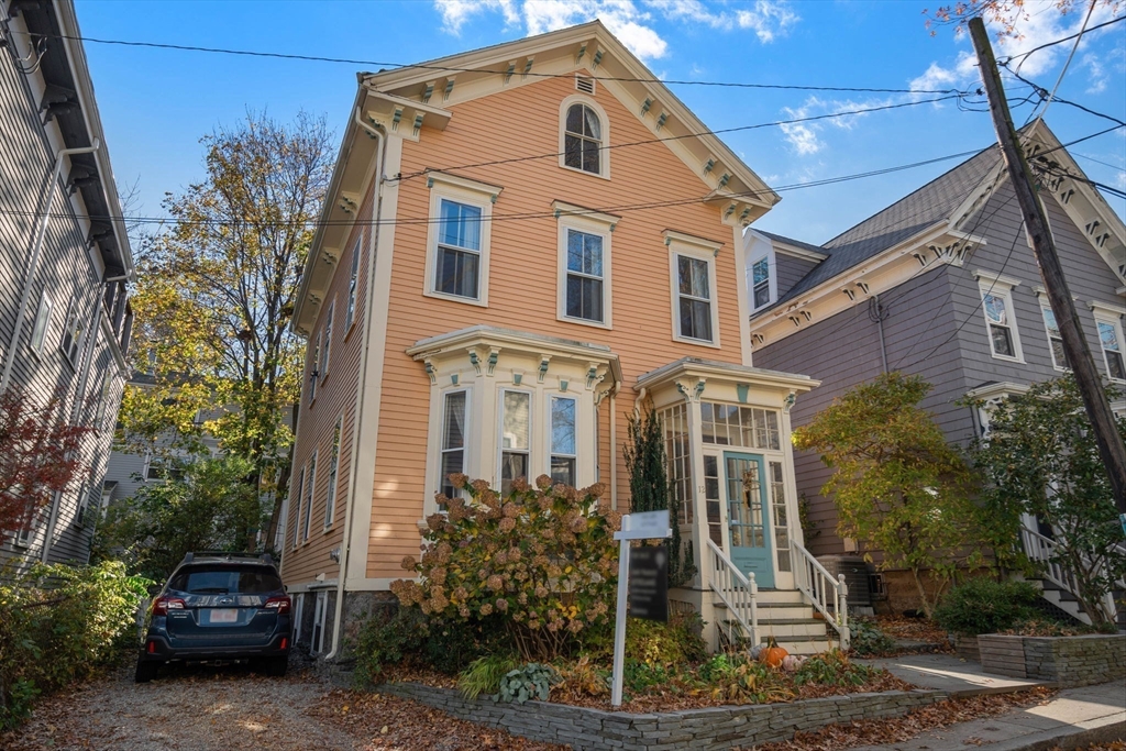 12 Hubbard St