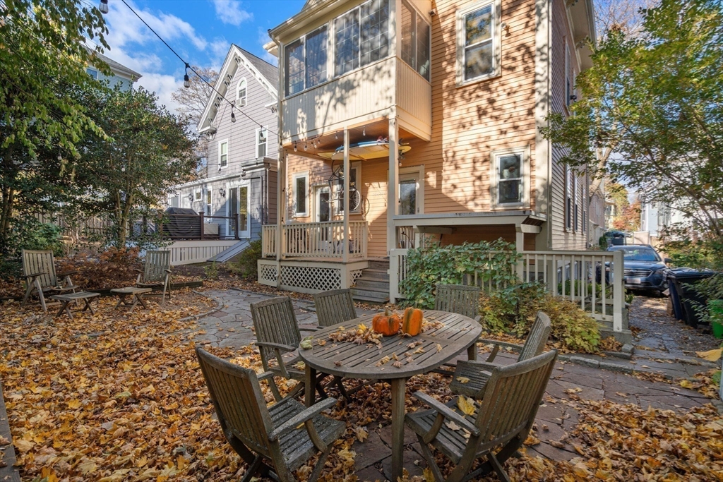 12 Hubbard St
