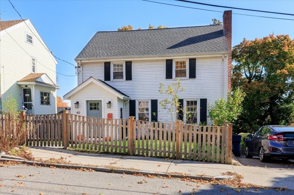 40 Chisholm Rd