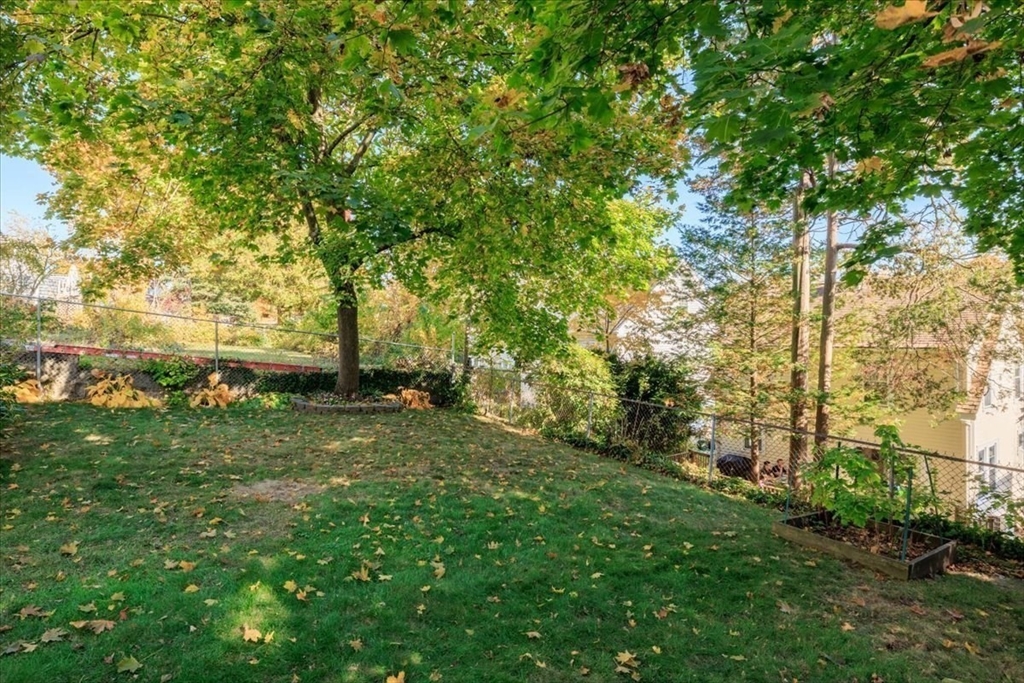 40 Chisholm Rd