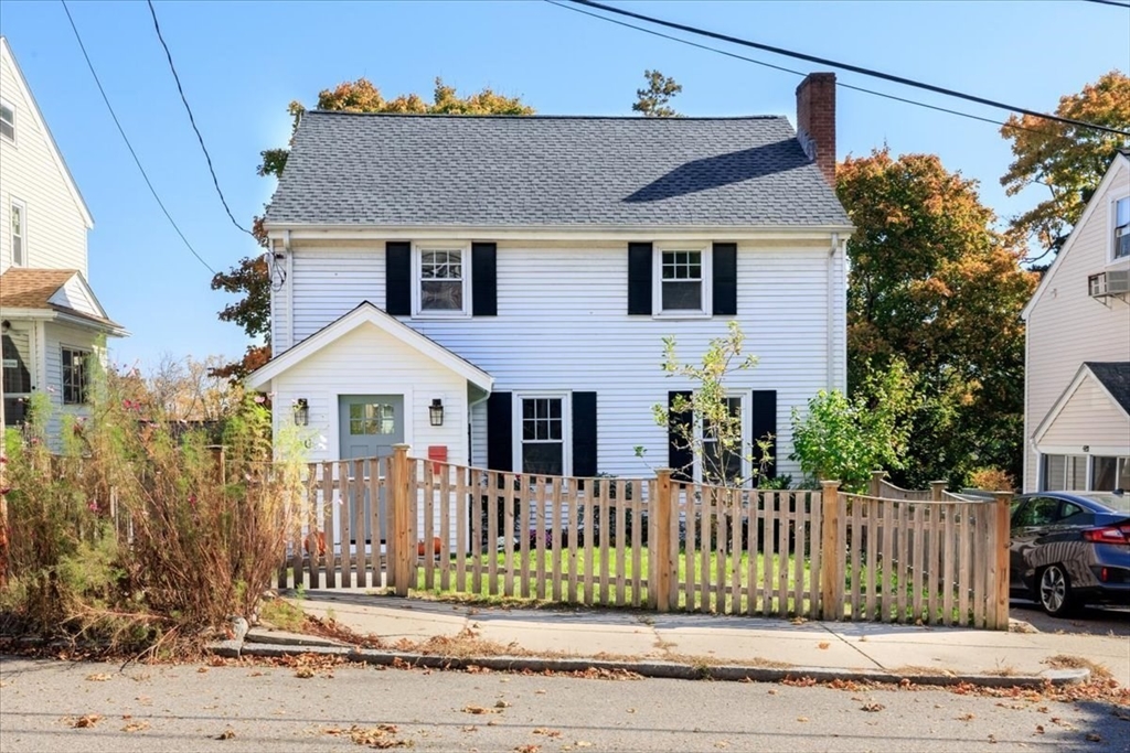 40 Chisholm Rd