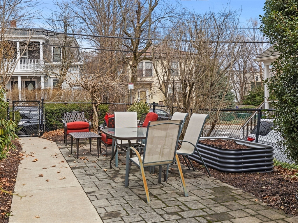 14-16 Evergreen St # 1