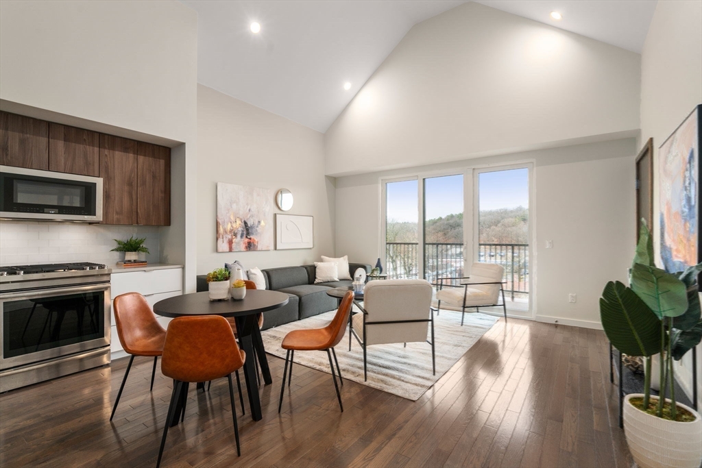165 Hyde Park Ave # 2