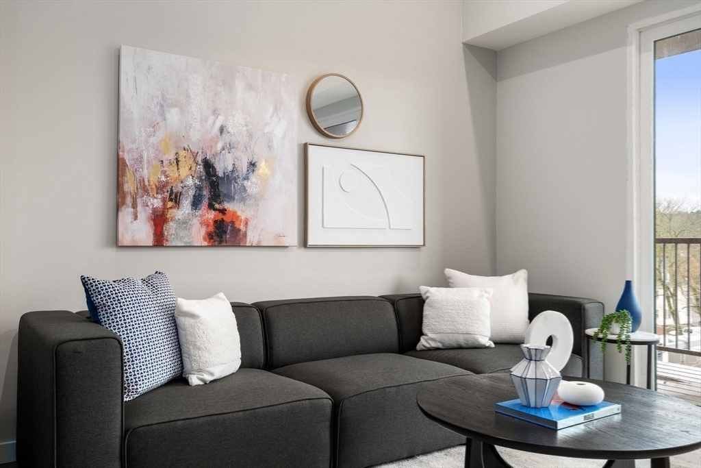 165 Hyde Park Ave # 2