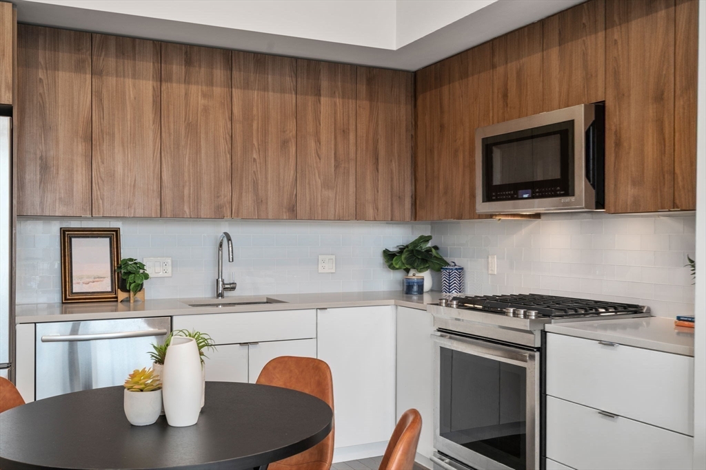 165 Hyde Park Ave # 2