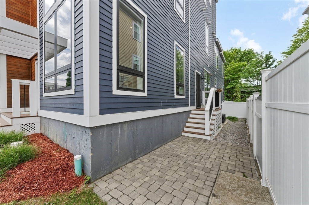 120 School St # 2