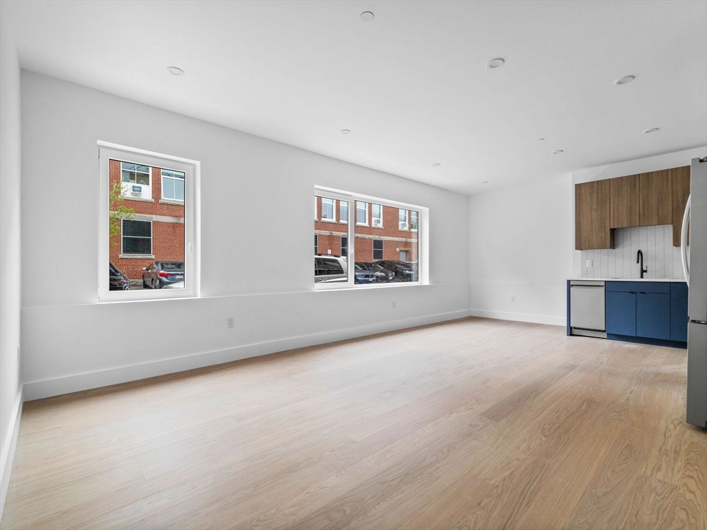 27 Dixwell St # 4