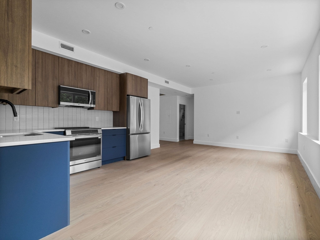 27 Dixwell St # 4