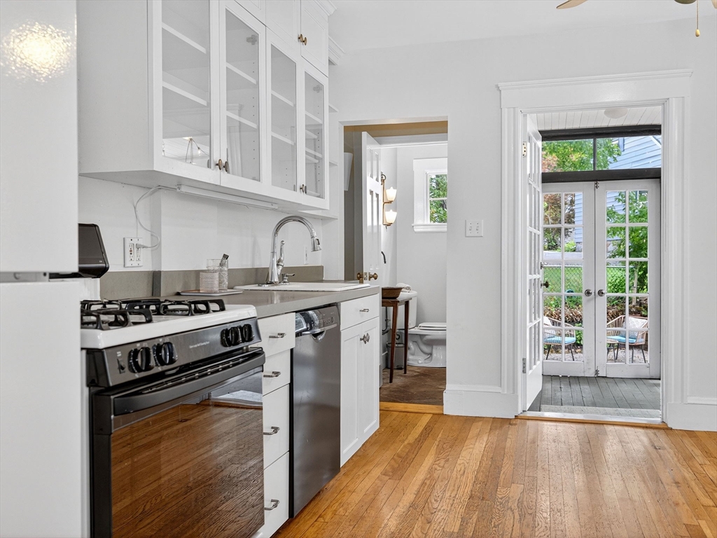 98-100 Bourne St # 100