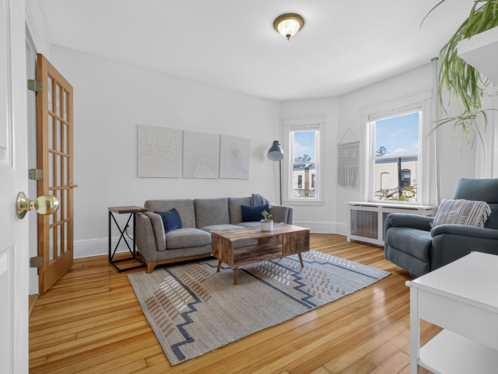 10 Forest Hills St # 1