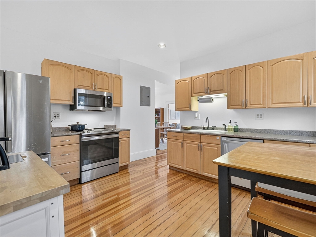 10 Forest Hills St # 1