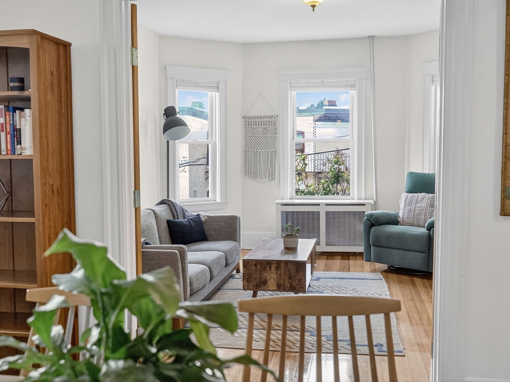 10 Forest Hills St # 1