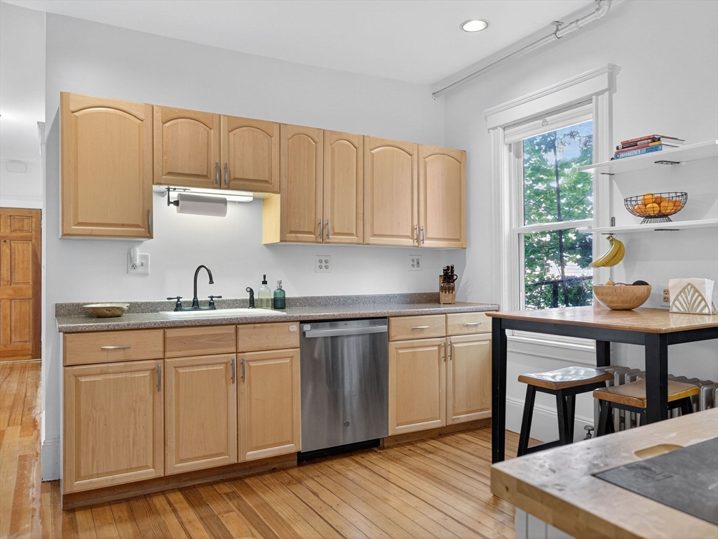 10 Forest Hills St # 1