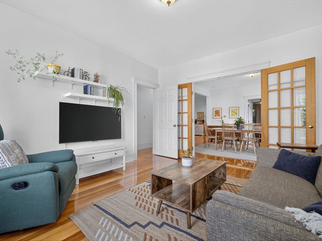 10 Forest Hills St # 1