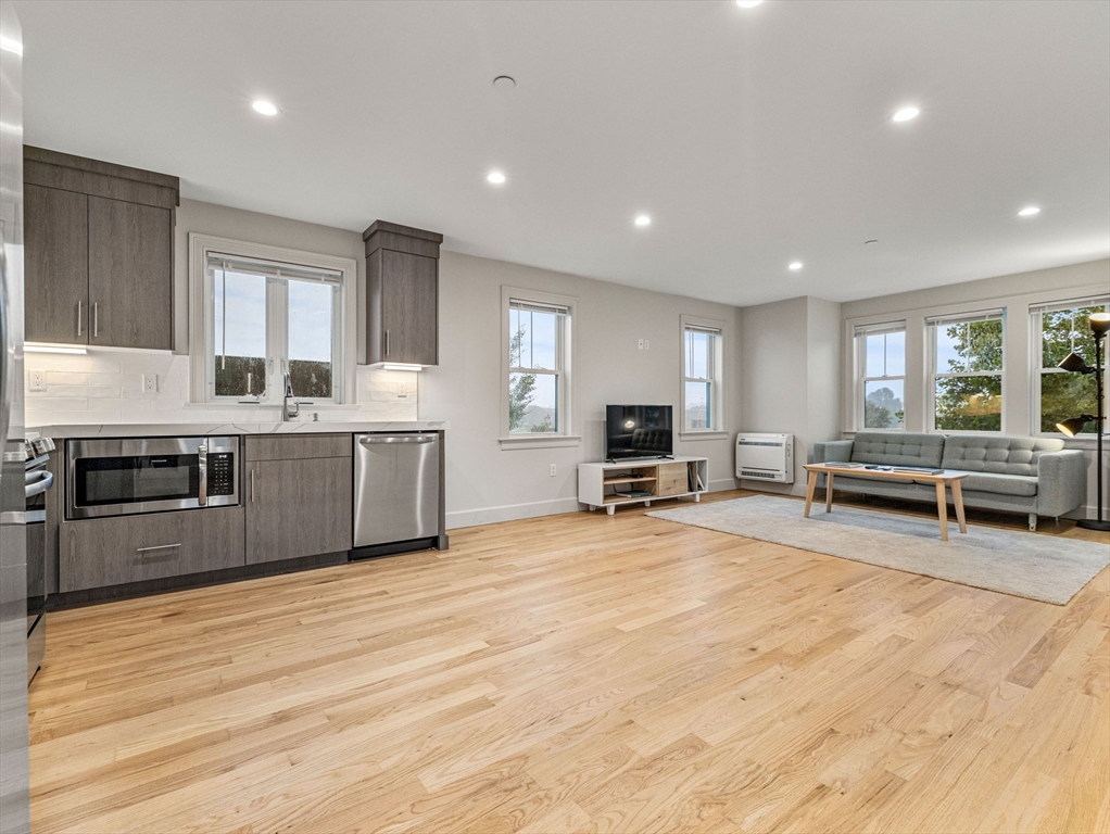 88 Wales St # 3