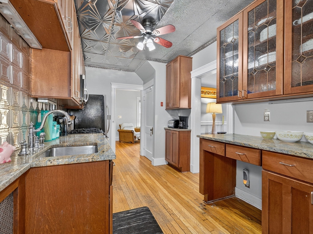 98-100 Bourne St # 98
