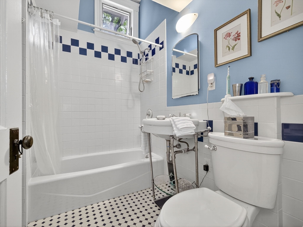 98-100 Bourne St # 98