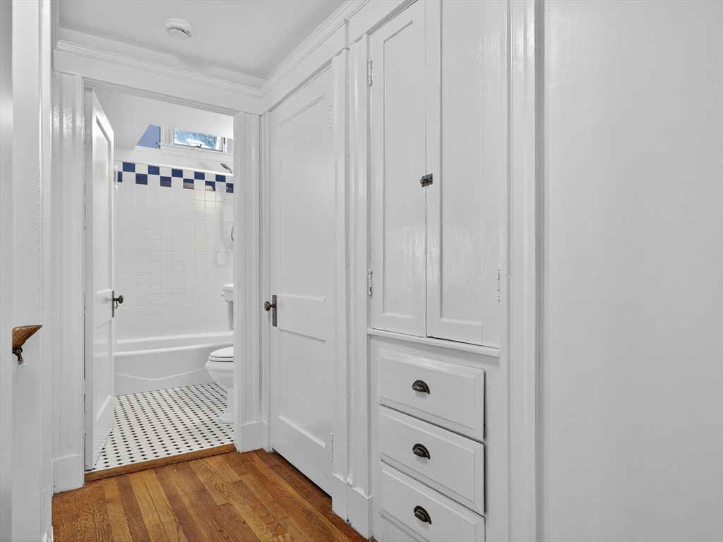 98-100 Bourne St # 98