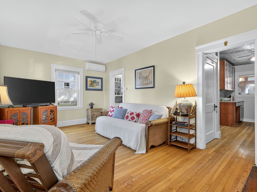 98 Bourne St