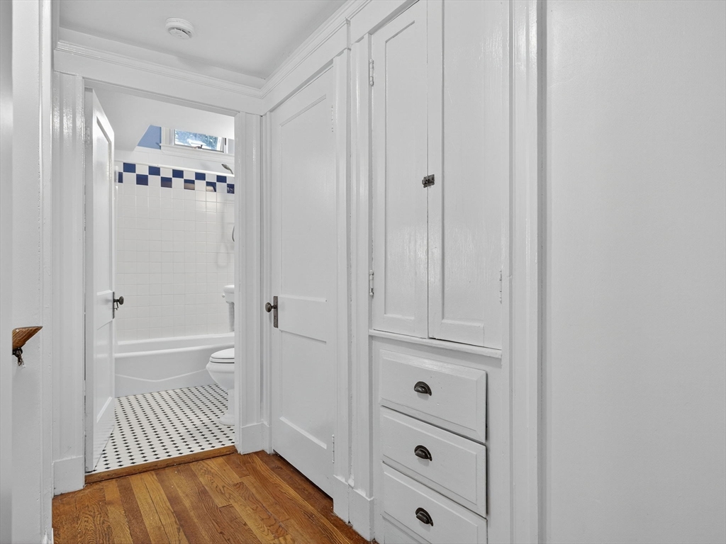 98 Bourne St