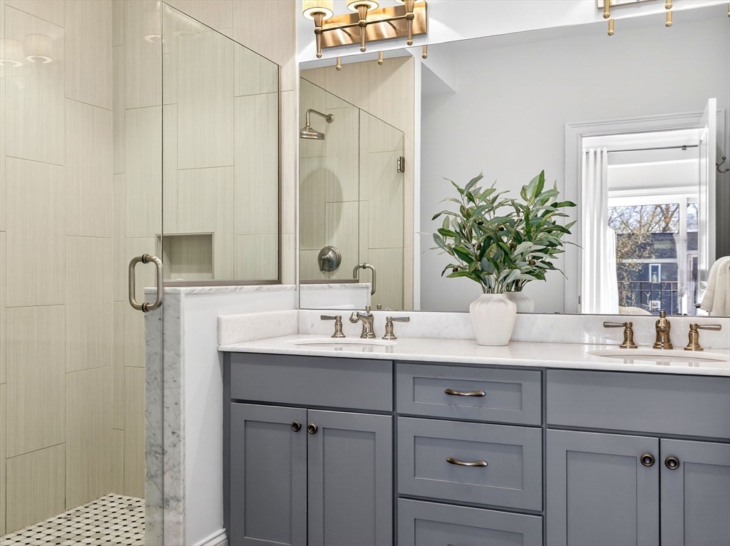 213 Lamartine St # 213A