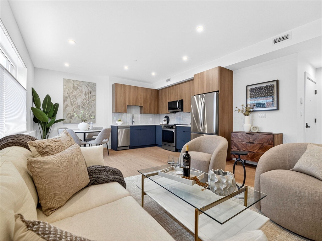 27 Dixwell St # 4