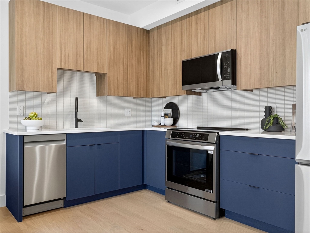 27 Dixwell St # 4