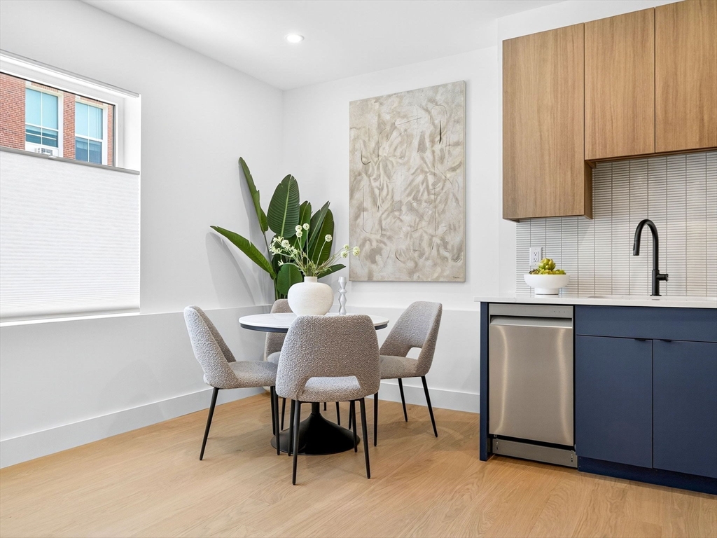 27 Dixwell St # 4