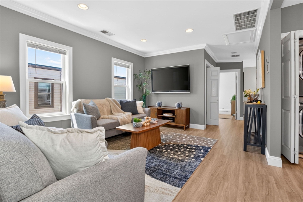 614 Bennington St # 3