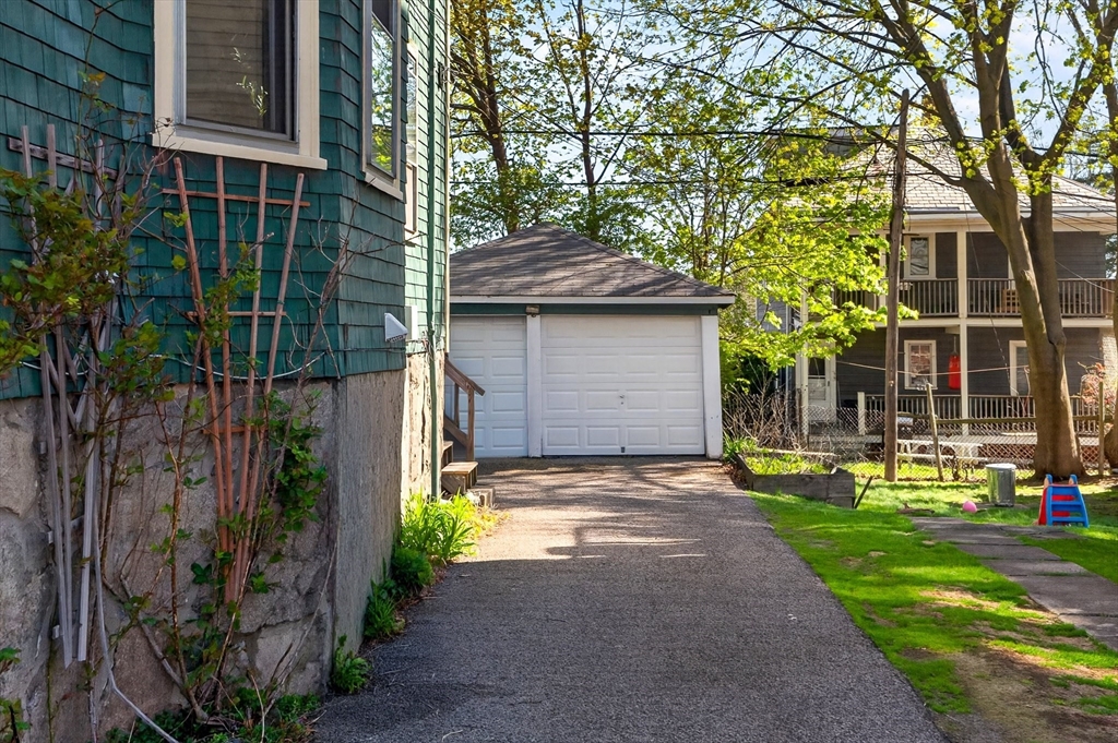 69 Bradfield Ave # 1