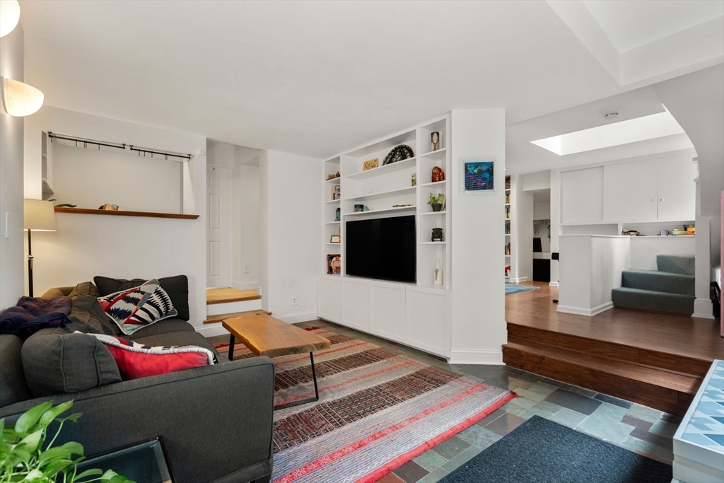 14 Gordon St