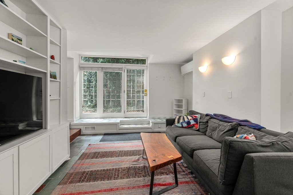 14 Gordon St