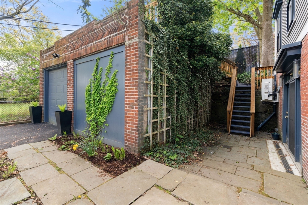 14 Gordon St