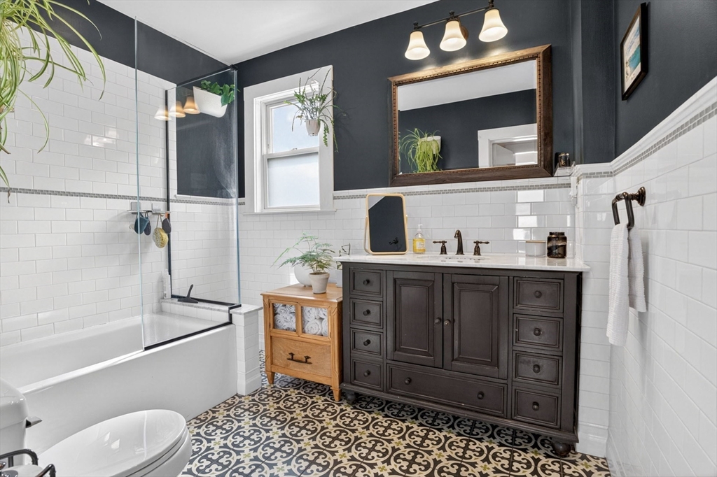 6 Kenney St # 2