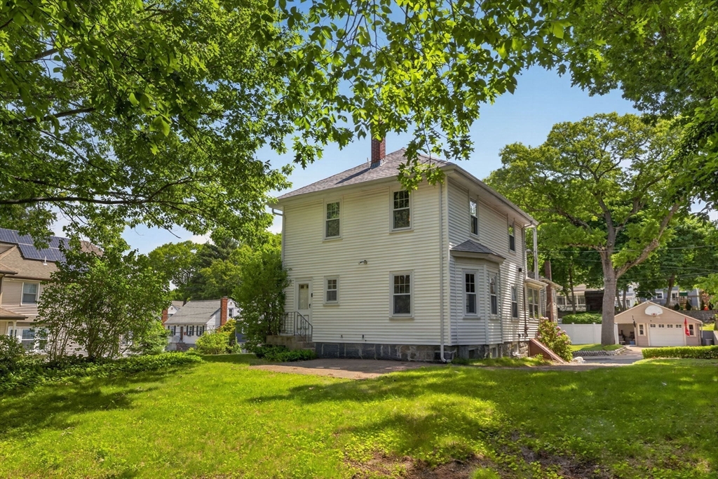 27 New Haven St
