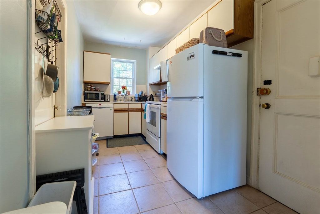 33 Hammond Pond Pkwy # 4