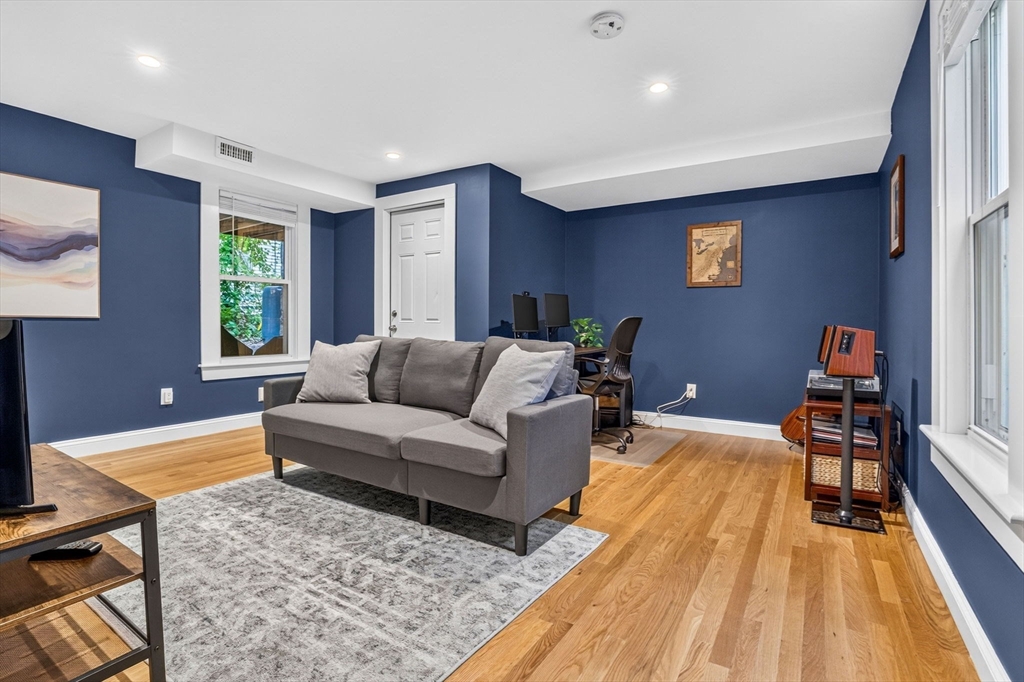 67 Florence St # 1