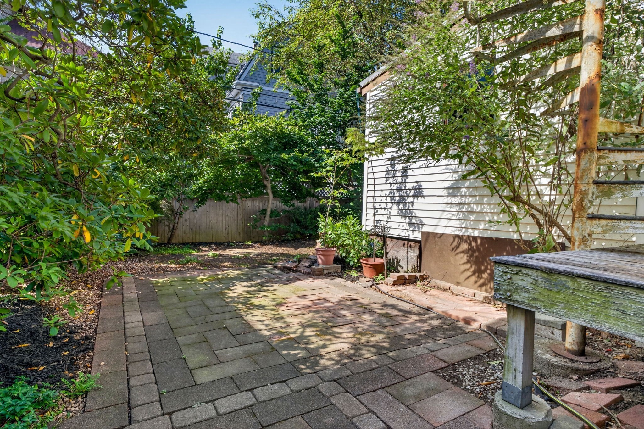 38 Holbrook St