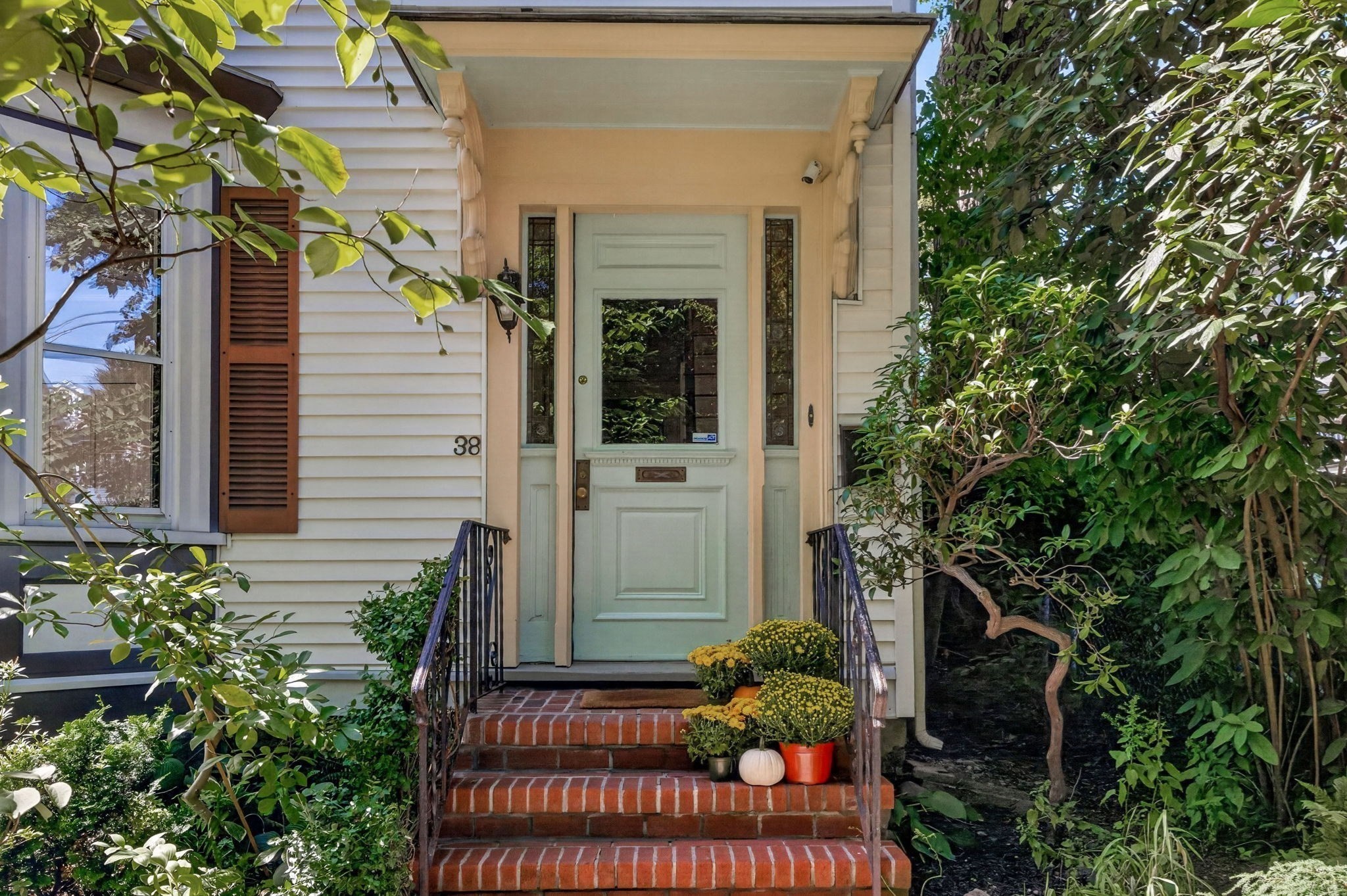 38 Holbrook St