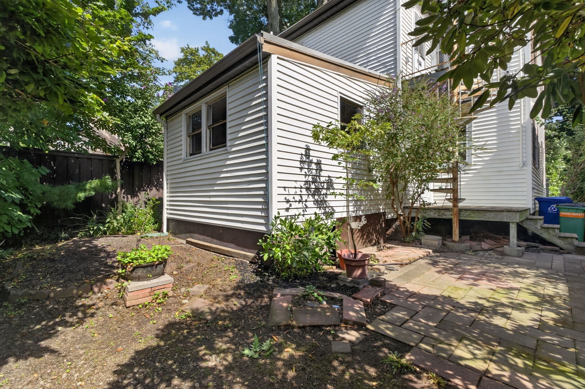 38 Holbrook St