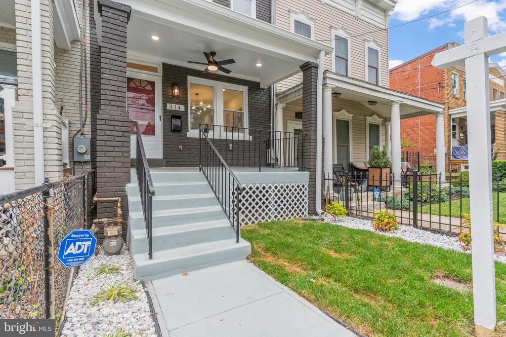 314 Channing St NE