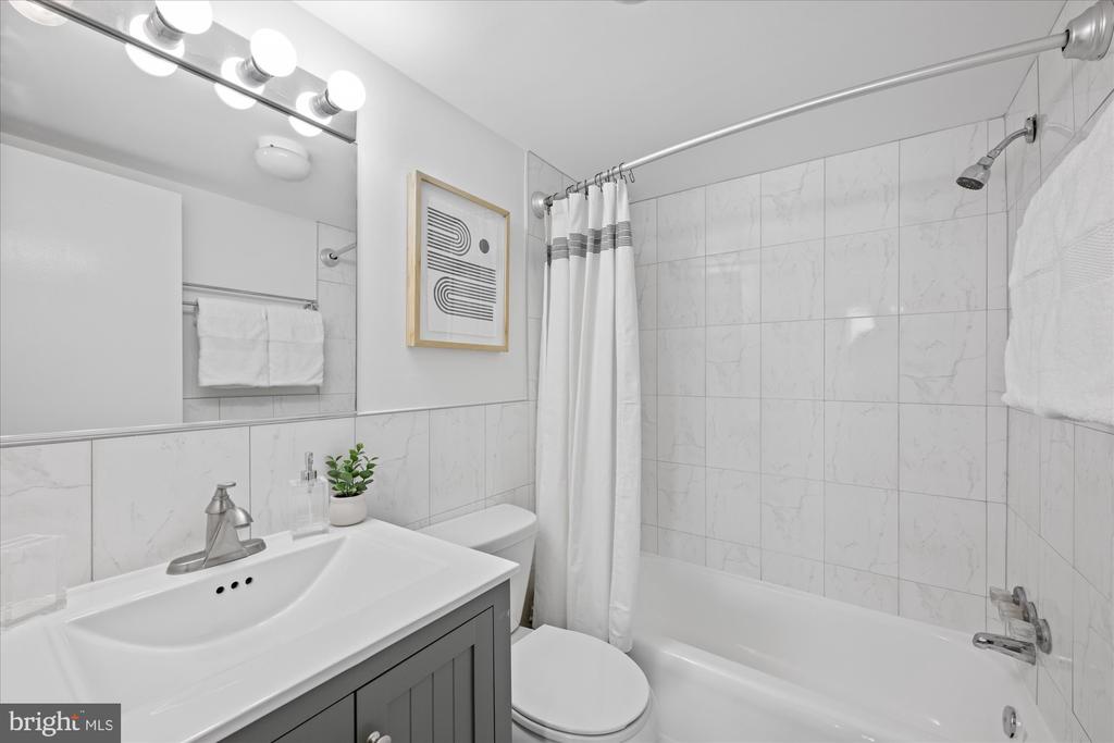 1239 Vermont Ave NW #1008