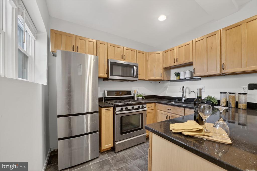 1669 COLUMBIA NW 313