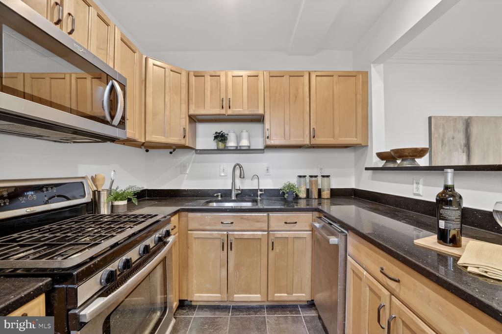 1669 COLUMBIA NW 313