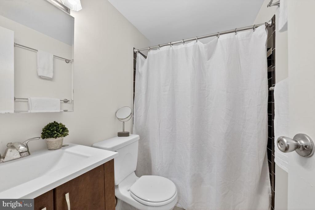 1669 COLUMBIA NW 313