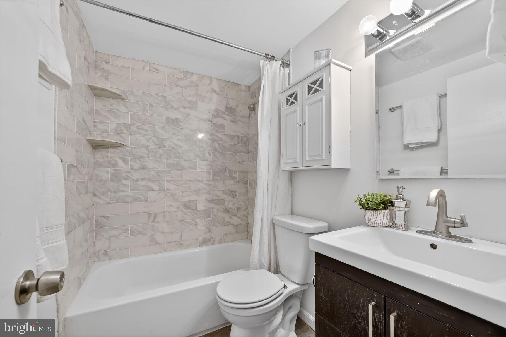 1669 COLUMBIA NW 313